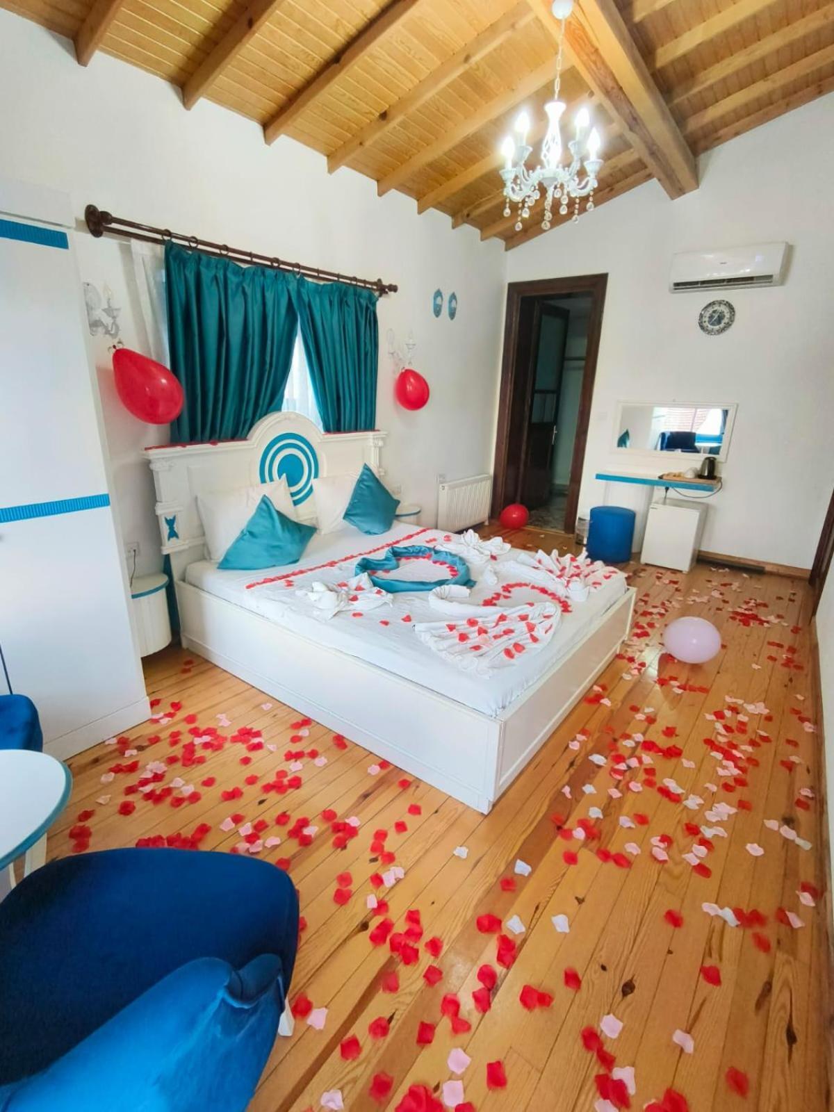 Mavi Palas Hotel Адалар Экстерьер фото